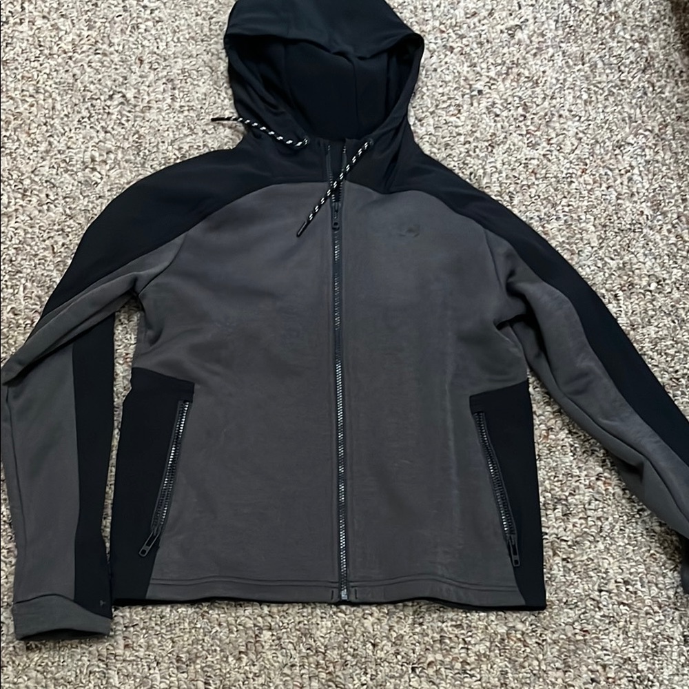 NWOT   Women’s storm full zip hooded jacket